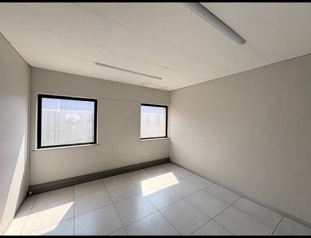 1,120M² OFFICE TO LET IN VORNA VALLEY